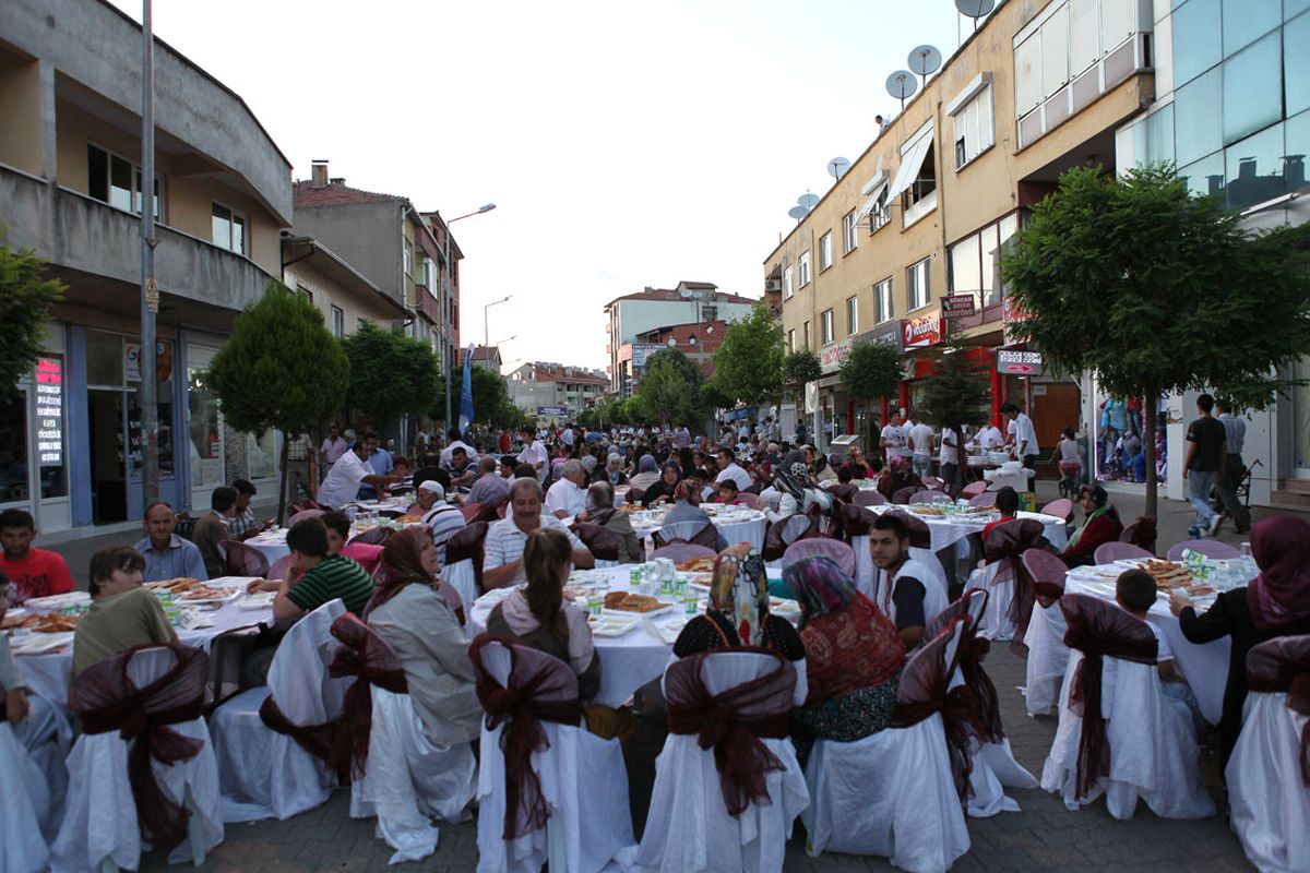 Ferizli\'de İftar Mutluluğu