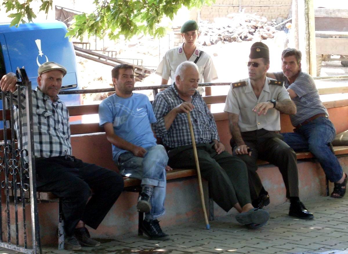 Havran\'da Jandarma Komutanı Köy Köy Dolaşıyor