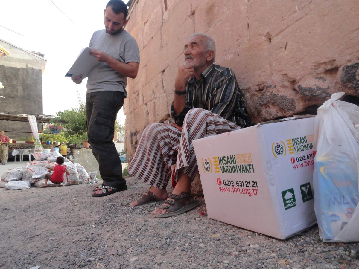 İHH Nevşehir\'de 500 Aileye Ramazan Kumanyası Dağıttı
