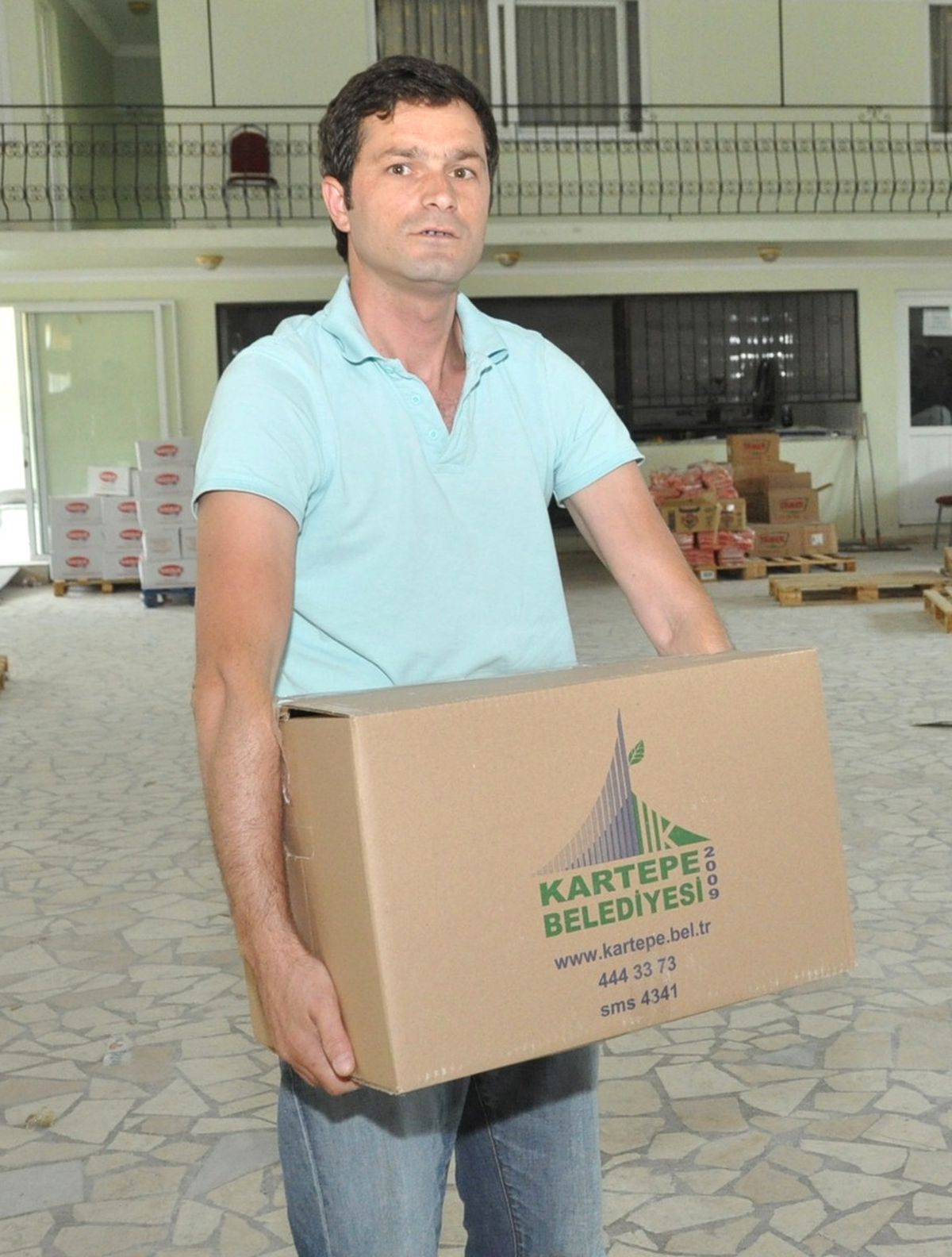Kartepe Belediyesi\'nden Erzak Yardımı