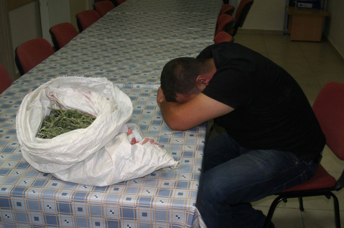 Kiralık Otomobilde Bir Kilo Esrar Bulundu