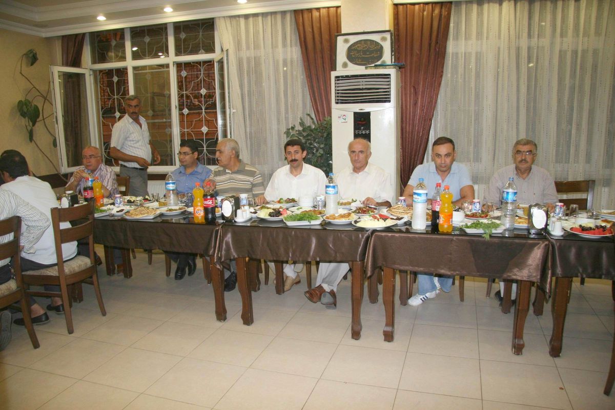 Koyun ve Keçi Yetiştiricilerinden İftar Yemeği