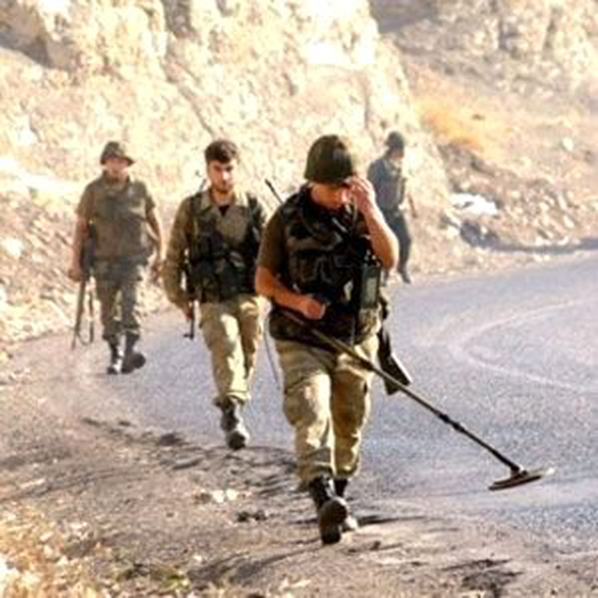 Lice\'de 3 Asker Kaçırıldı