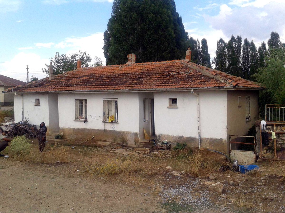 Sağlık Ocağı Lojmanı Bahçesinde Hint Keneviri Ele Geçirildi