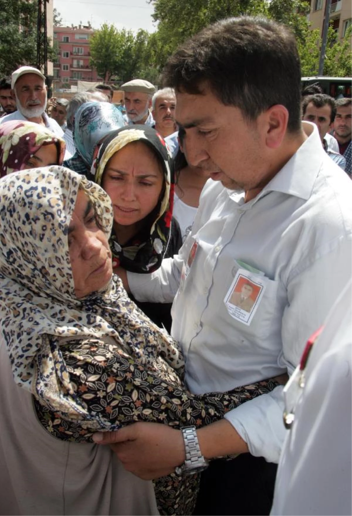 Şehidin Kardeşi Dağ Gibi Ayakta