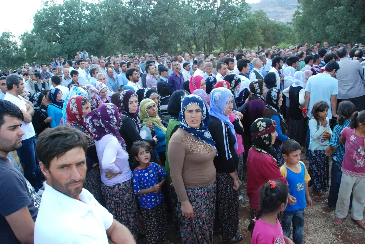 Şehit Er, Zazaca Ağıtlar ile Toprağa Verildi