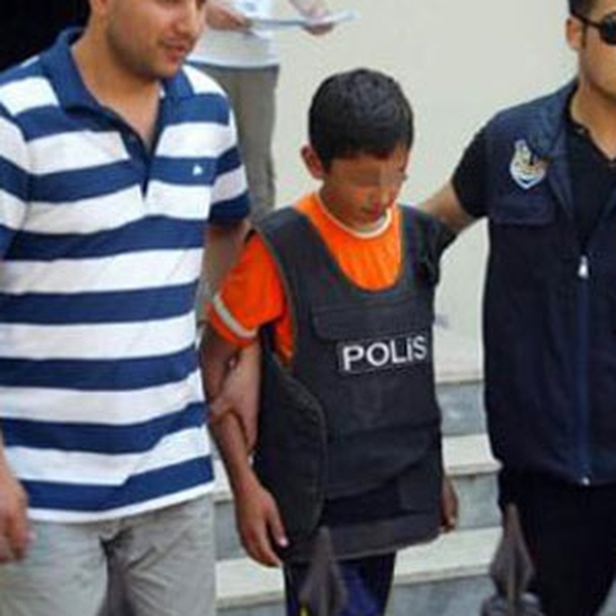 Çocuğunun Eline Bıçak Verip Katil Etti
