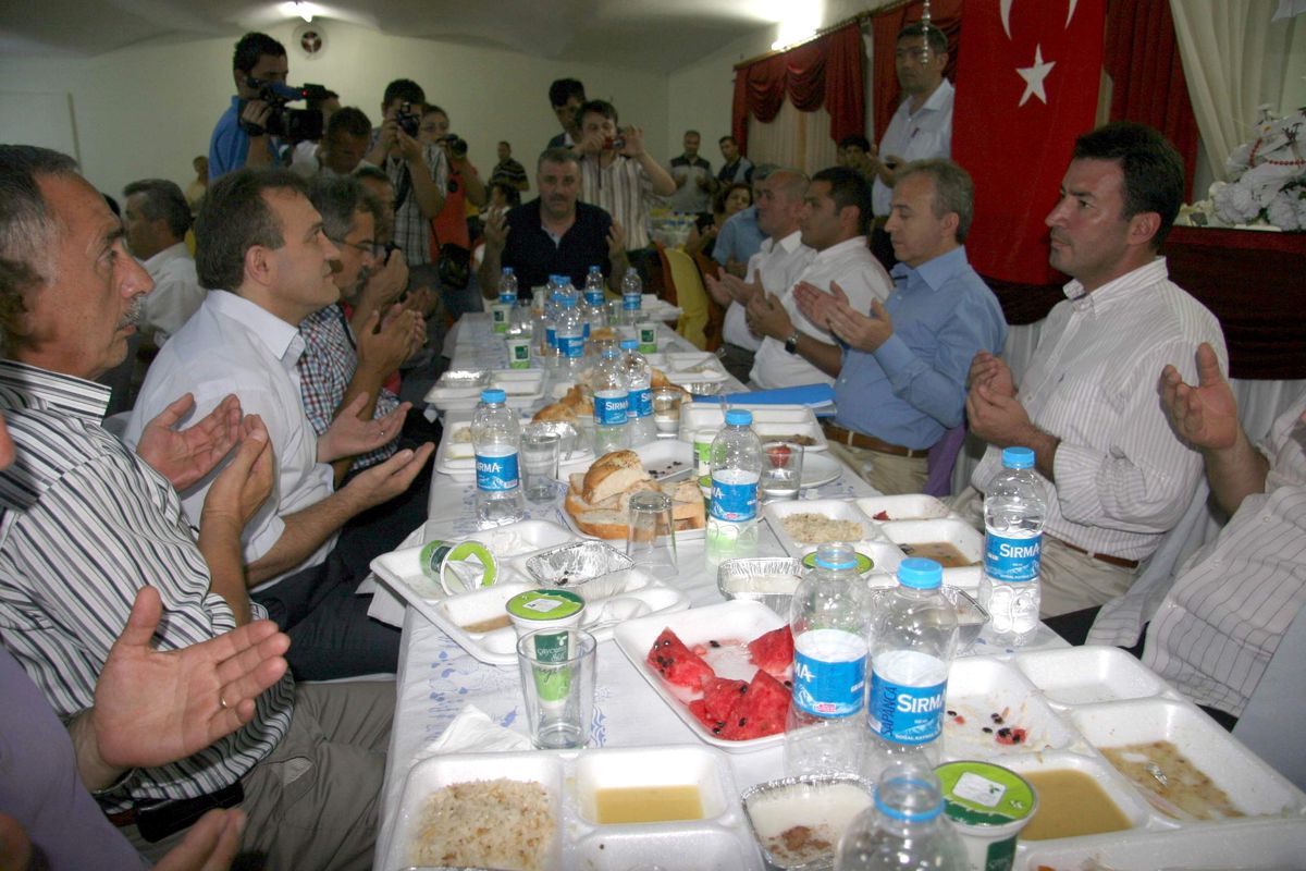 AK Parti Kozlu Belde Teşkilatı İftar Düzenledi