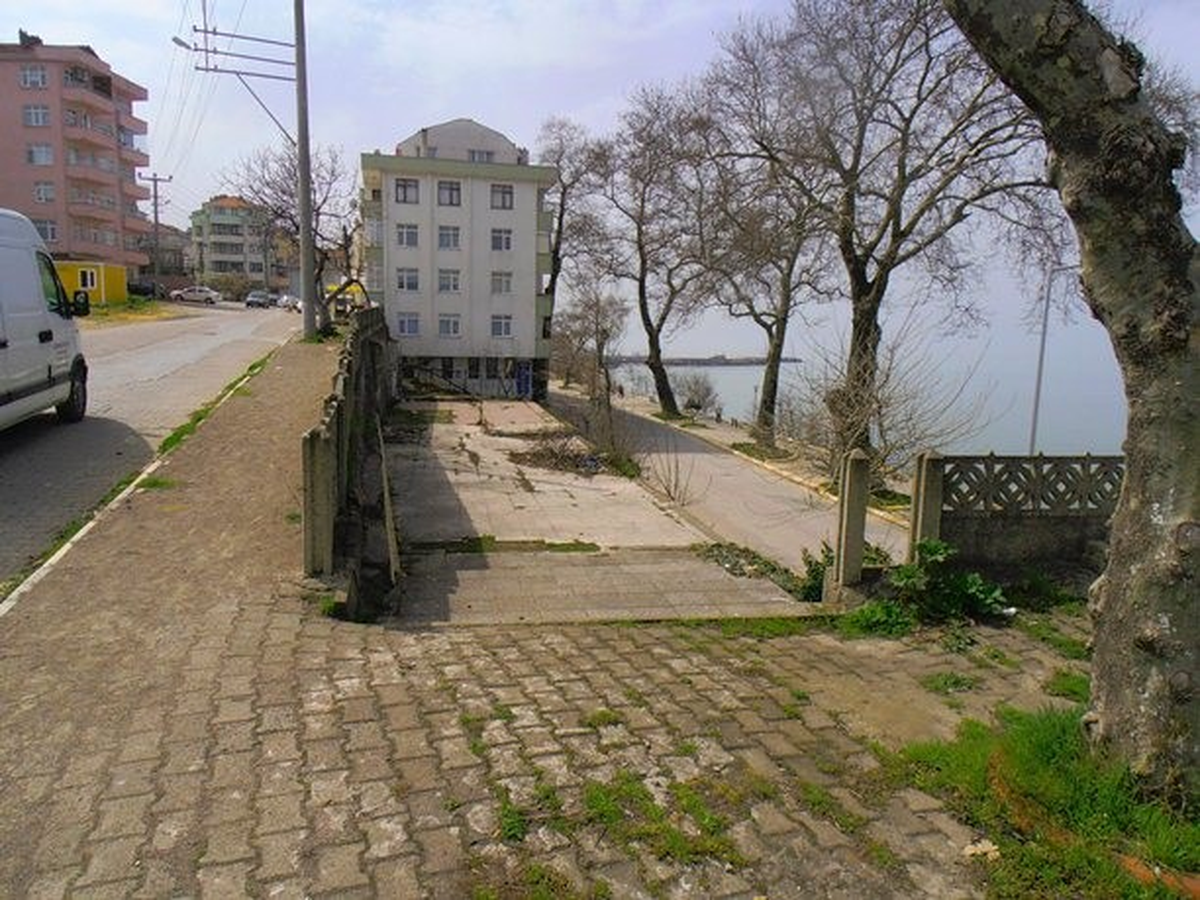 Akçakoca\'da Halkın Çay Bahçesi Yapımına Başlandı