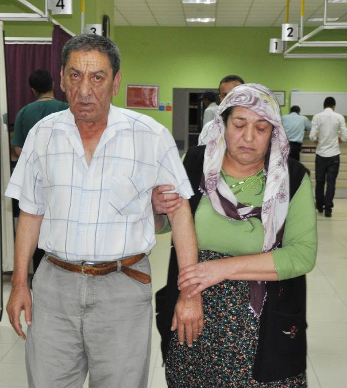 Alkollü Oğuldan, Anne ve Baba\'ya Dayak
