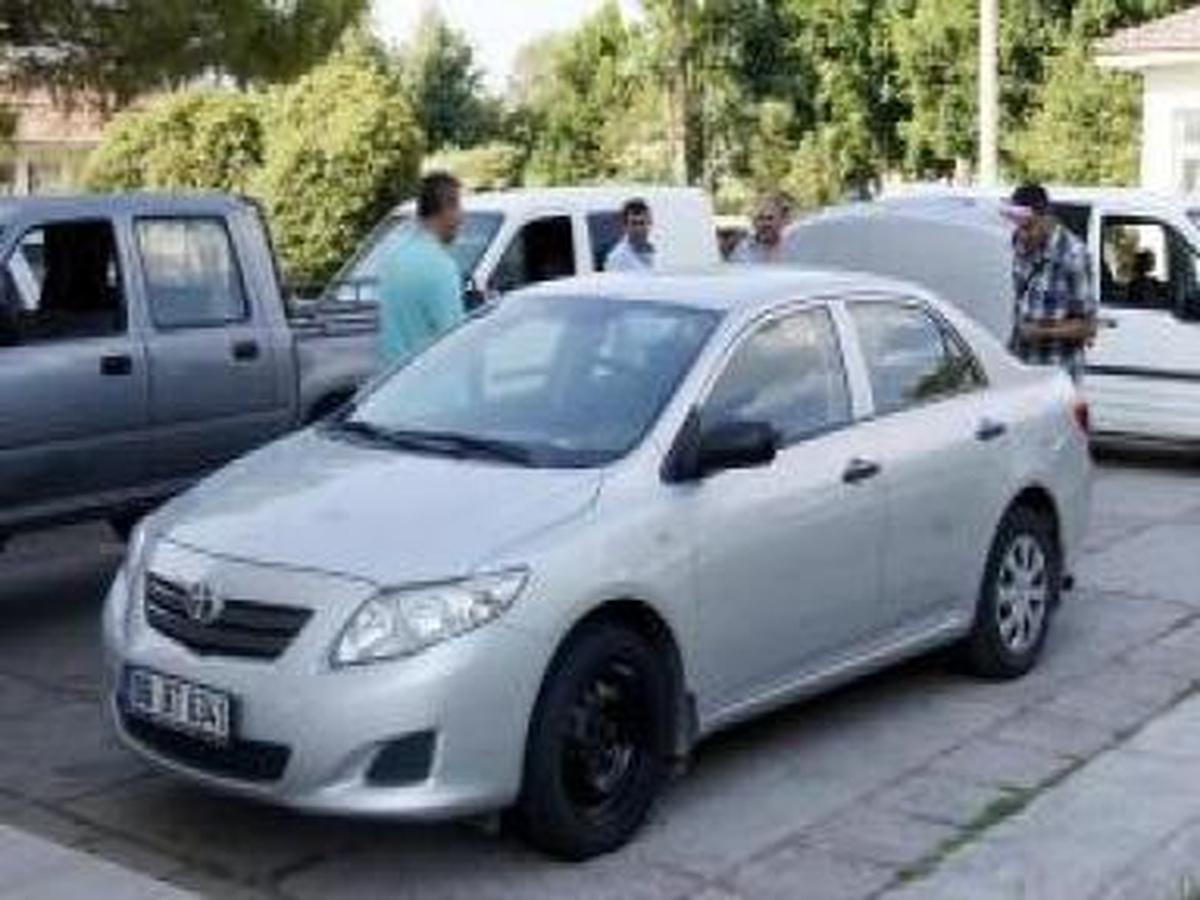 Banka Aracının Lastiğini Kesip 40 Bin Lirayı Çaldılar