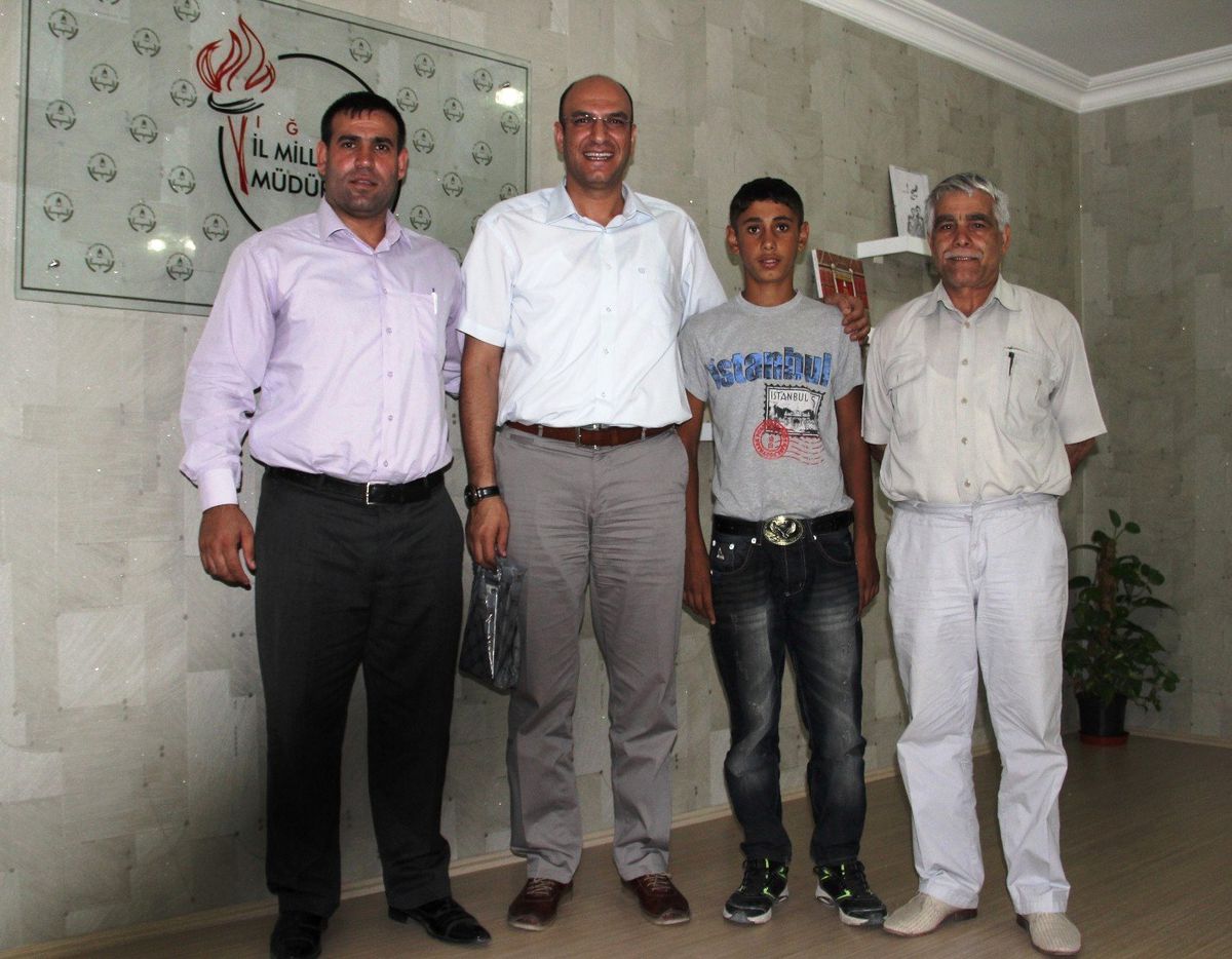 Başarı Minik Sporcudan Milli Eğitim Müdürü Ateş\'e Ziyaret