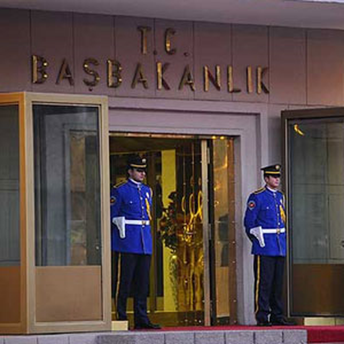 Başbakanlık\'ta Bomba Paniği