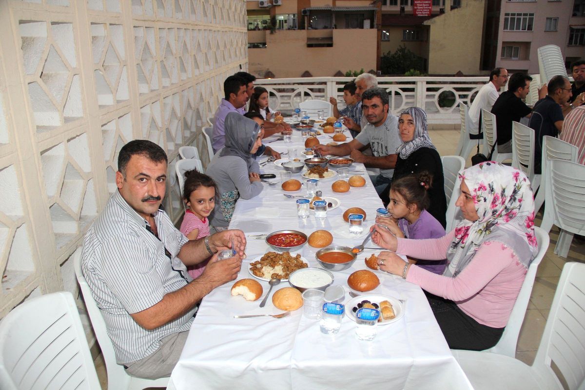 Belediye İşçileri İftar Yemeğinde Buluştu