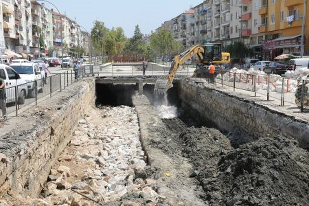 Çarşı Deresi Eski Kimliğine Bürünüyor