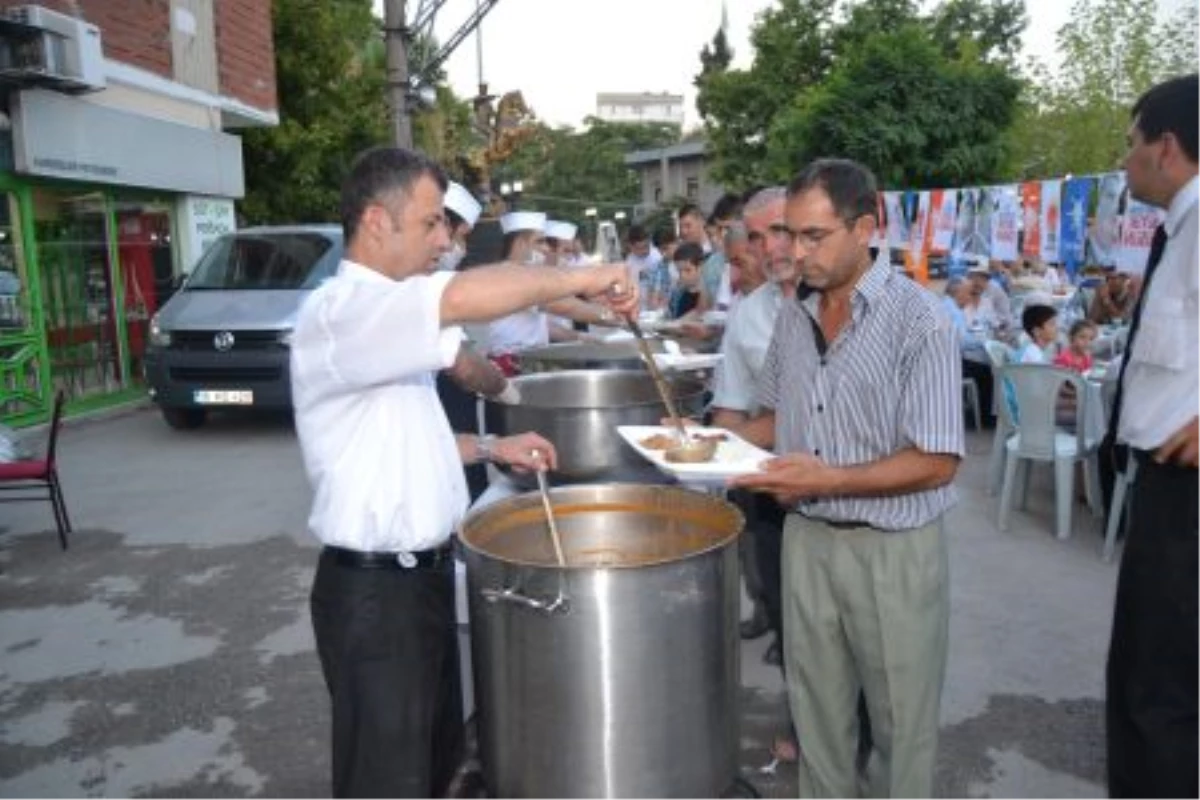 Demirtaş\'ta Sokak İftarı Düzenledi