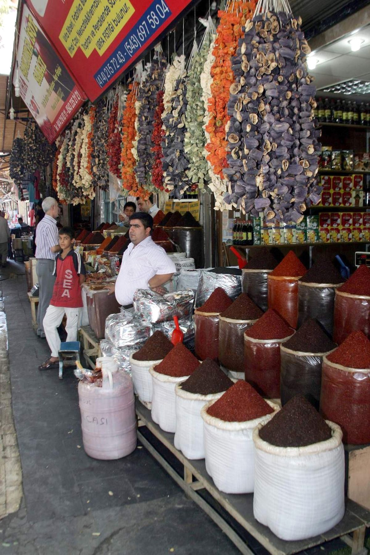 Dönüş Hazırlığında Olan Gurbetçiler Kurutmalık ve İsot Alıyor