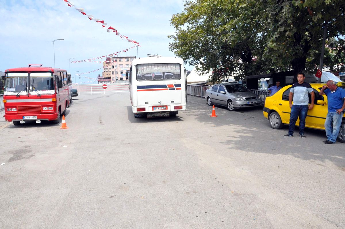 Duraklar Otopark Oldu Esnaf İsyan Etti