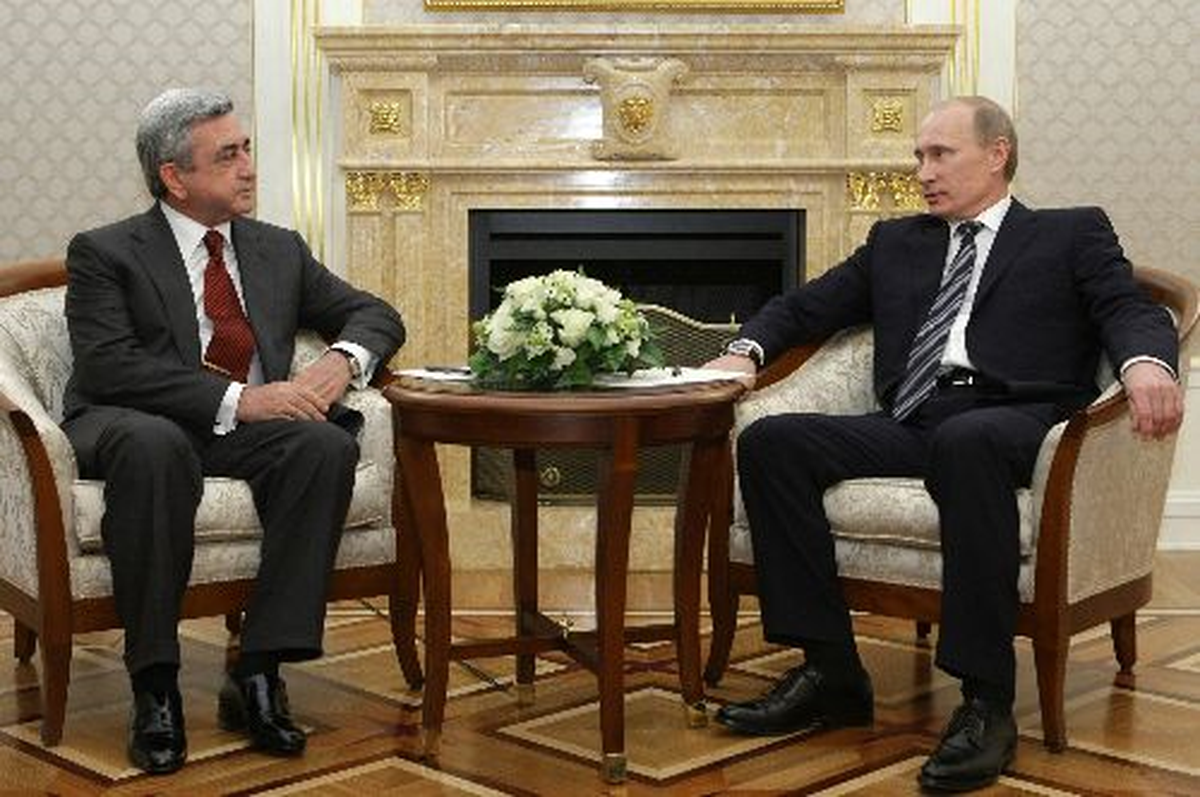 Ermenistan Cumhurbaşkanı Sarkisyan, Putin ile Araya Geldi