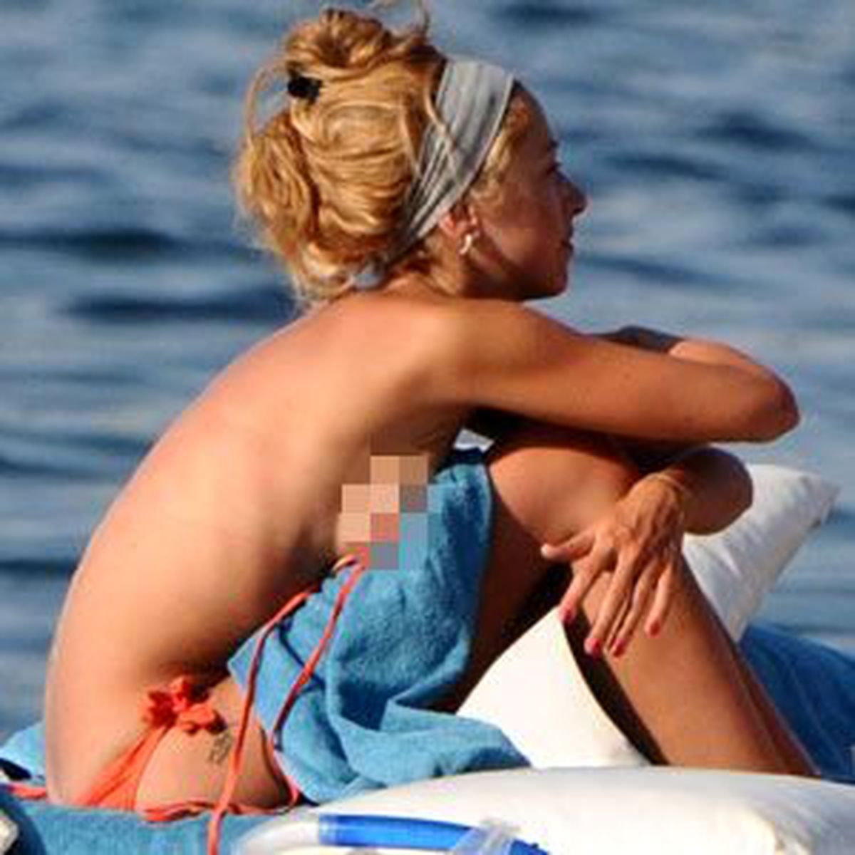 Hadise Soyundu Bodrum Sallandı
