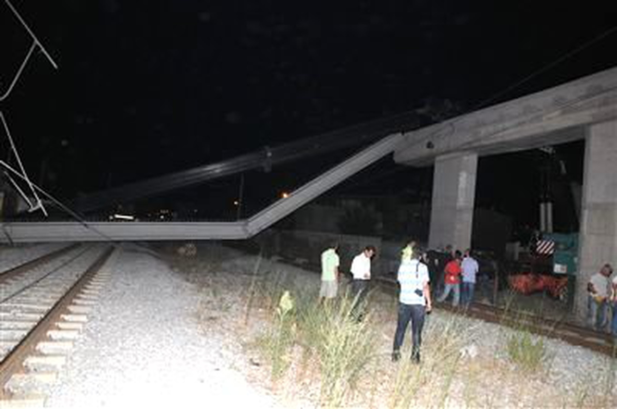 İzmir Çiğlatkent İzban İstasyonunda Vinç Kazası