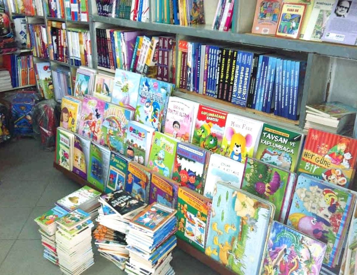 İzmir\'de Korsan Kitap Operasyonu