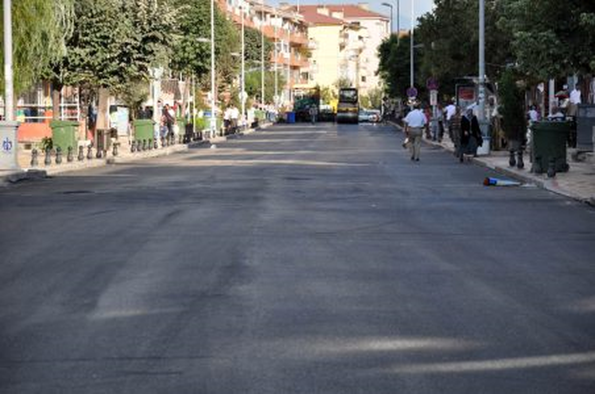 Körfez M.Akif Ersoy Caddesi Asfaltlanıyor