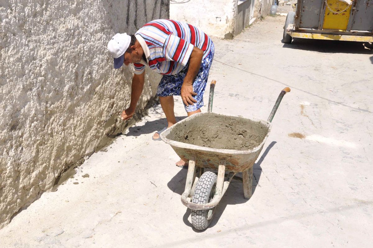 Kuşadası'nda Eski Mahallelerin Dokusuna Uygun Yol ve Kaldırım