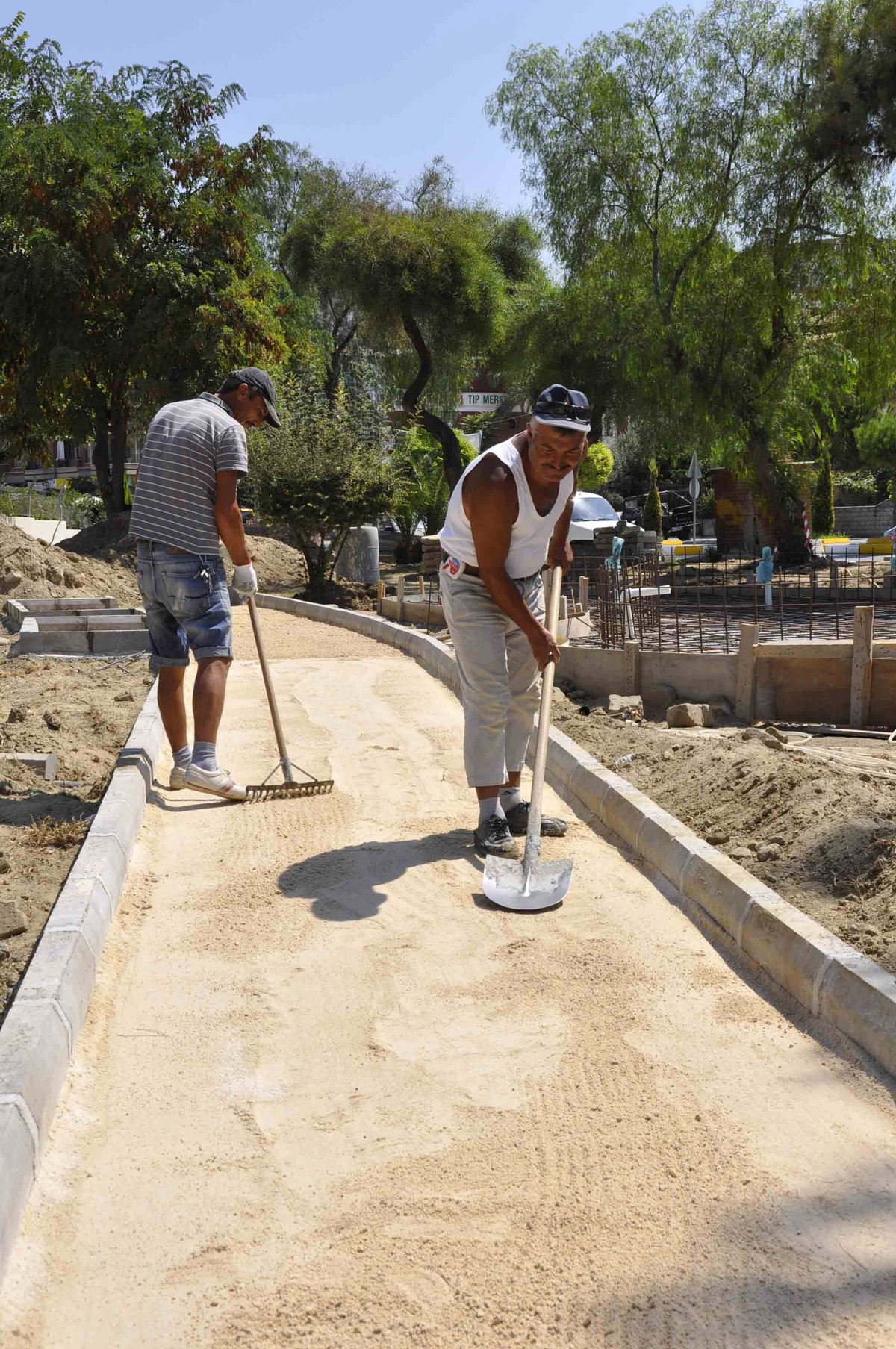 Kuşadası Türkmen Mahallesi\'nde Park Düzenlemesi