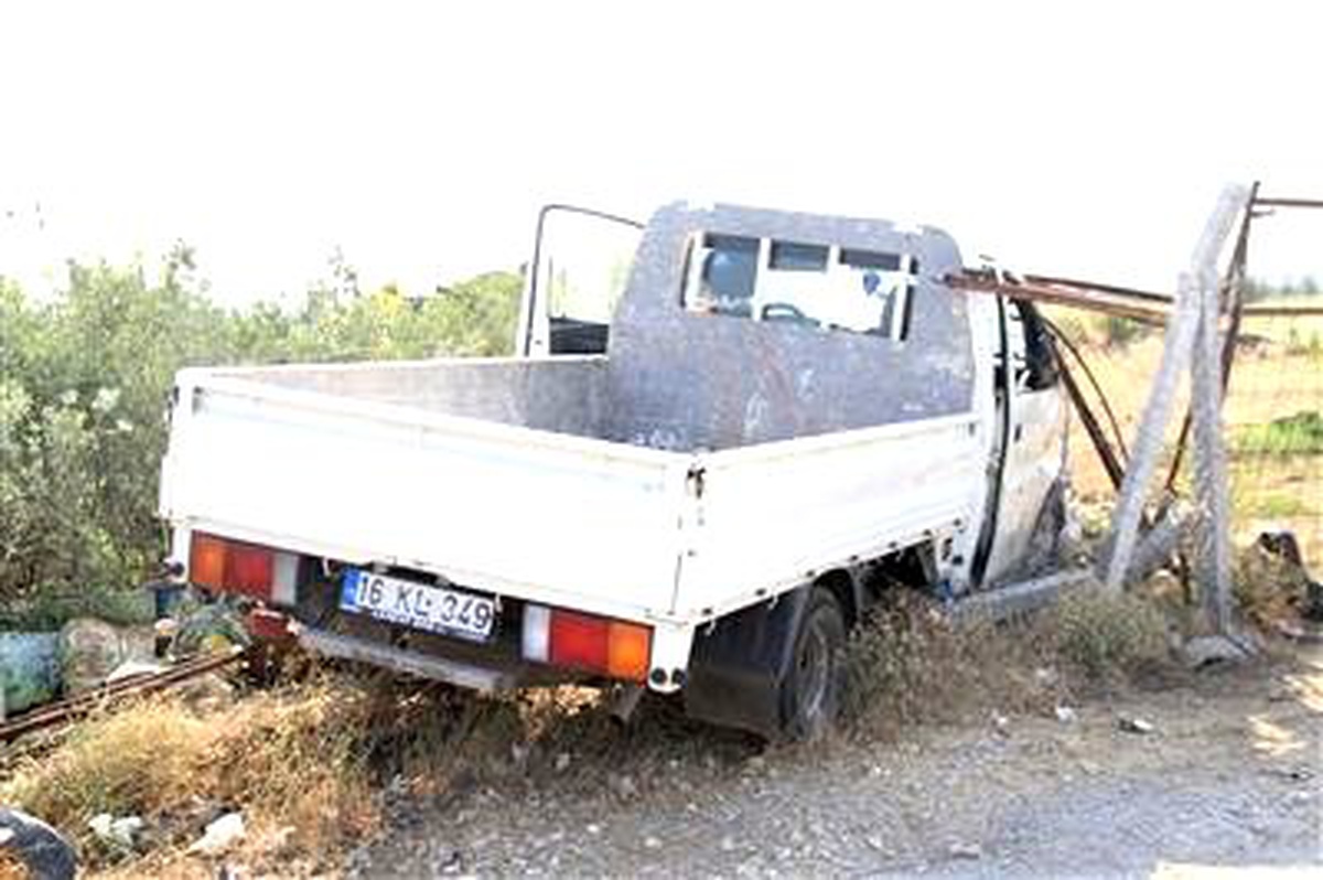 Motosiklet ile Kamyonet Çarpıştı: 1 Ölü