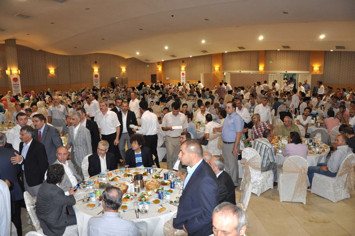 Önder\'in Geleneksel İftar Yemeği