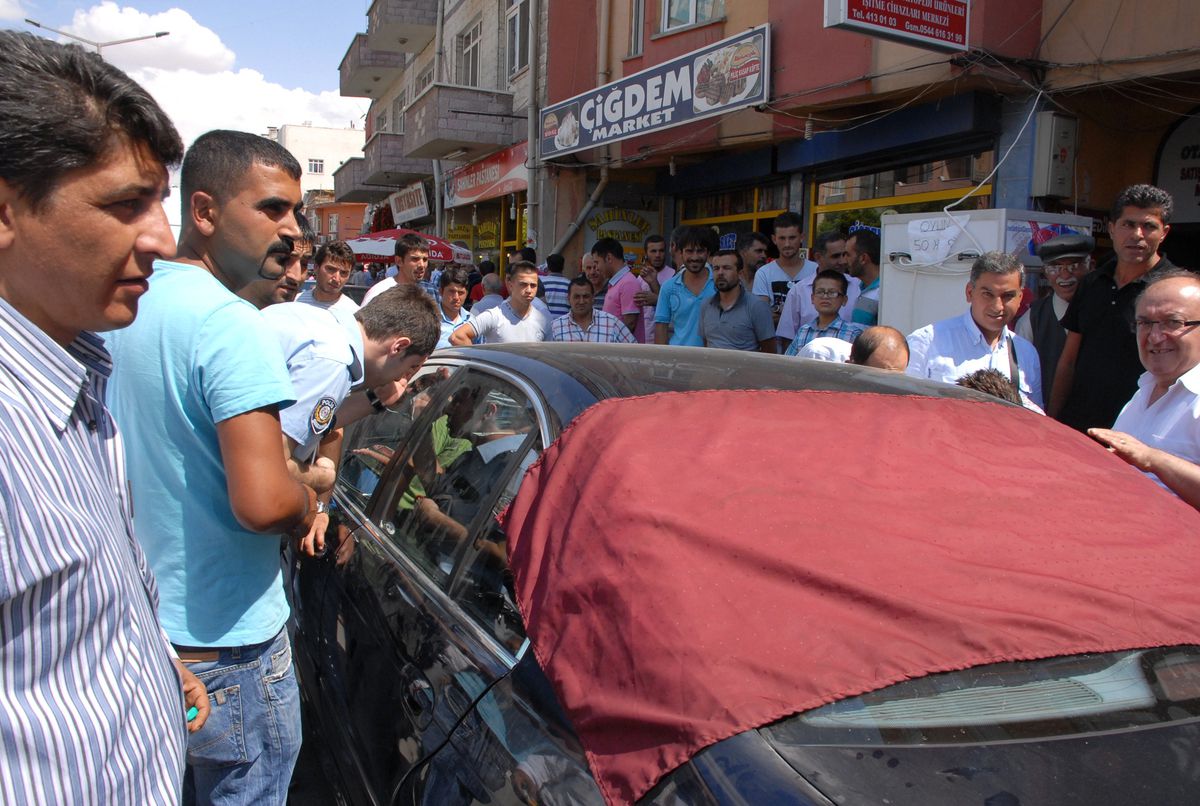 Otomobilde Kilitli Kalan Yaşlı Kadın İçin Seferber Oldular