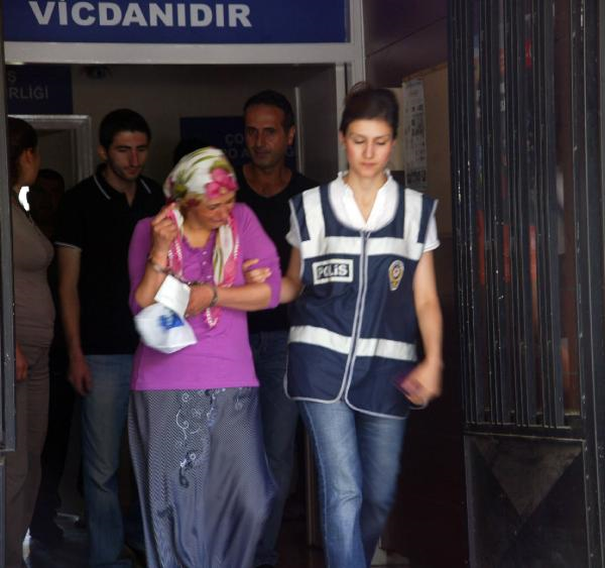 Pendik'te Cinayet: 13 Yaşındaki Çocuk, Annesinin Verdiği Bıçakla Öldürmüş