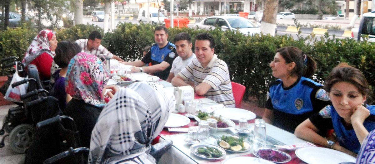 Polisten Anlamlı İftar Yemeği