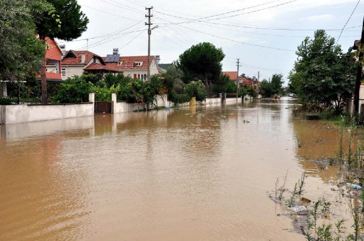 "Samsun\'da Sel ve Heyelan Tehlikesi Nedeniyle 16 Ev Boşaltıldı" (2)