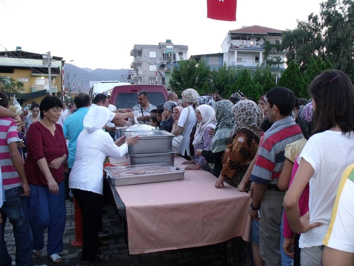 Sart Belediyesi\'nde Geleneksel İftar Programı Düzenlendi