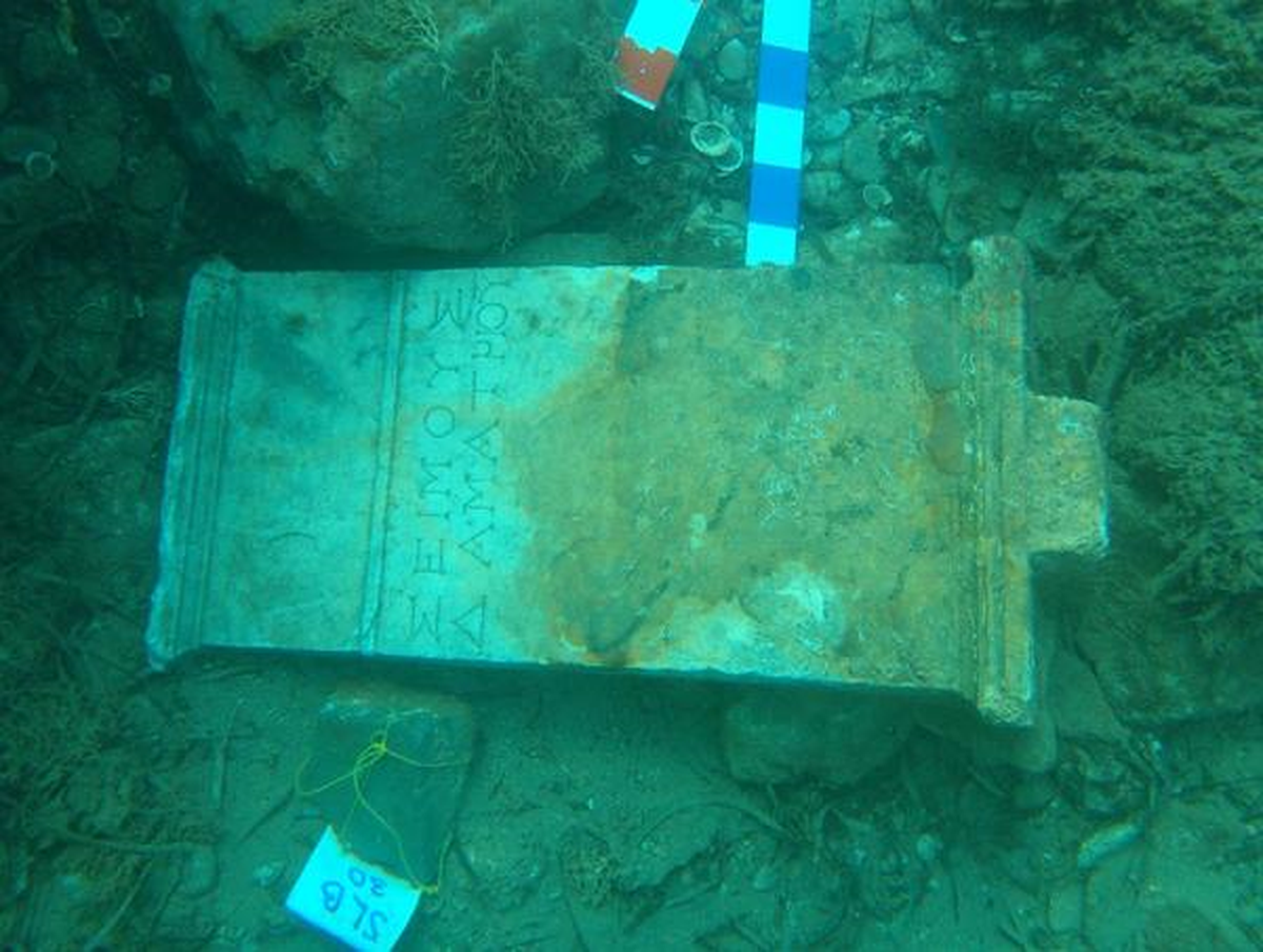 Side'de Denizden Tarihi 3 Mezar Steli Çıkartıldı