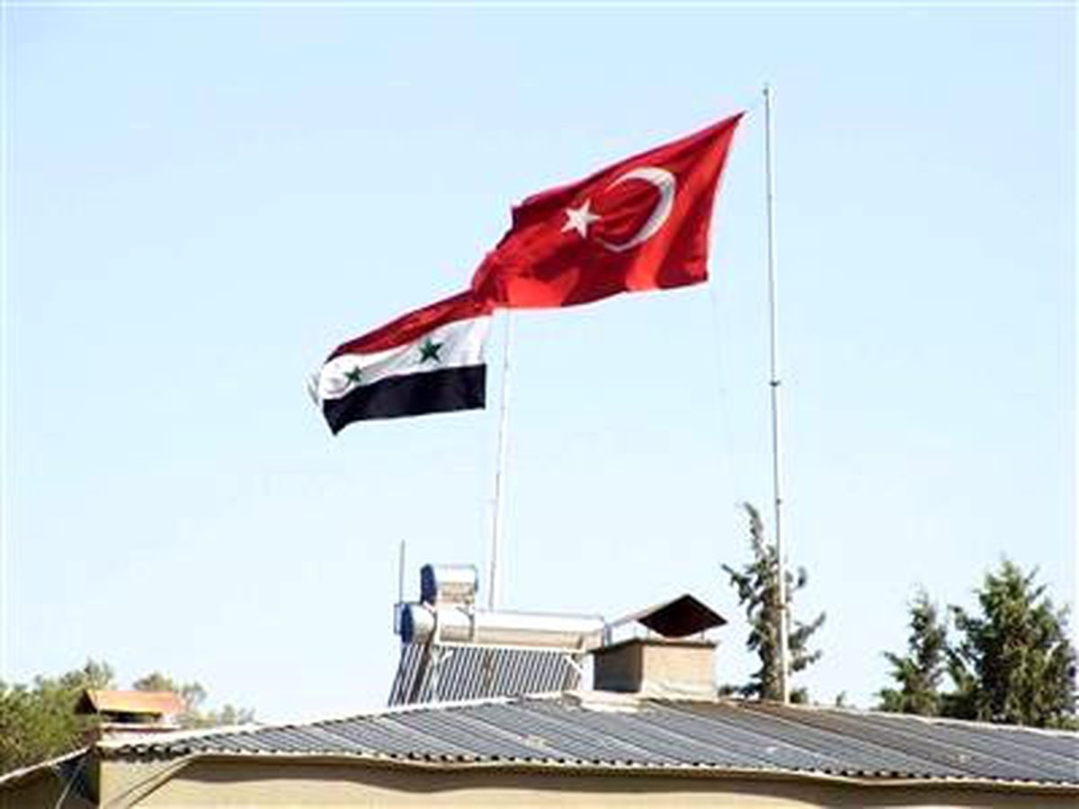 Suriye Sınırında 2 Bin Fişek 8 Bin Paket Kaçak Sigara Ele Geçirildi