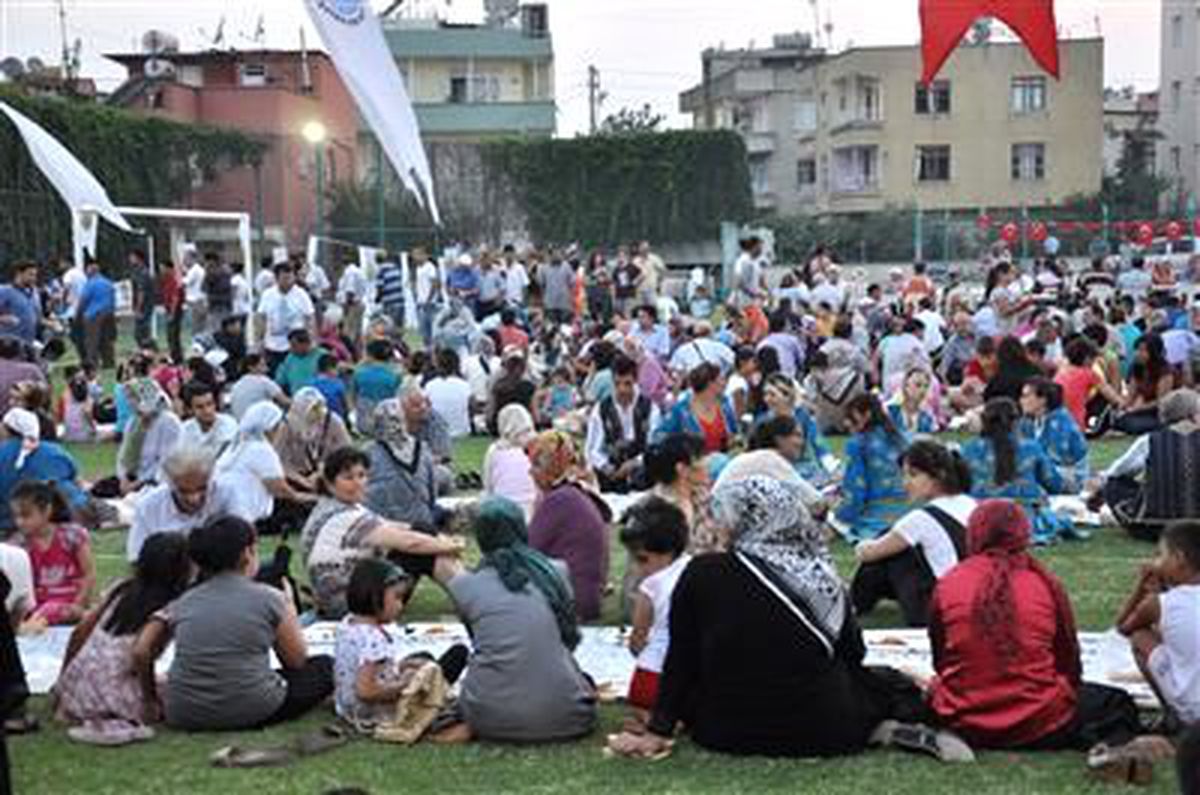 Tarsuslular Tasavvuf Müziği Eşliğinde İftar Yaptı
