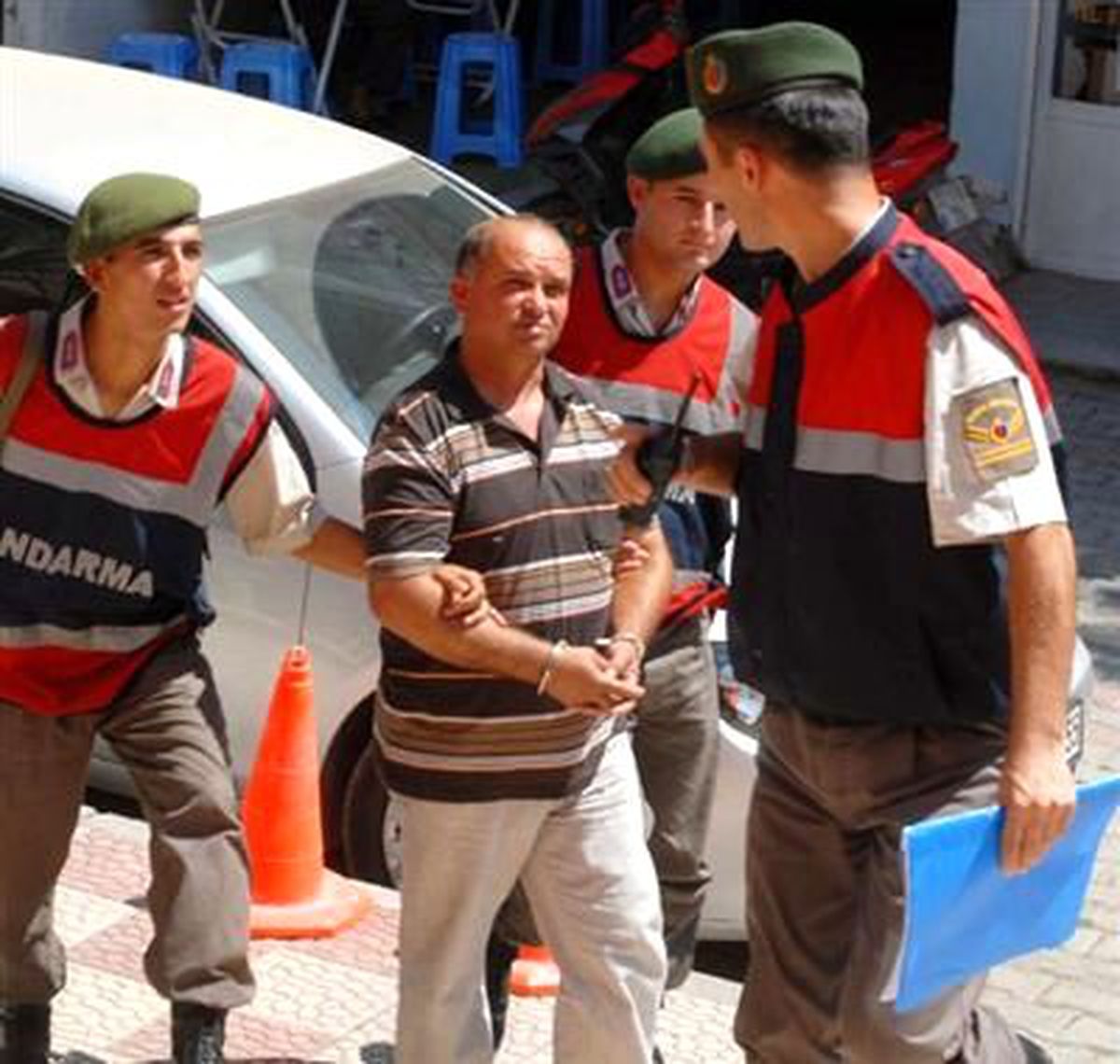 Ağabeyini Tabancayla Vurdu, Sonra Hastaneye Götürdü (2)