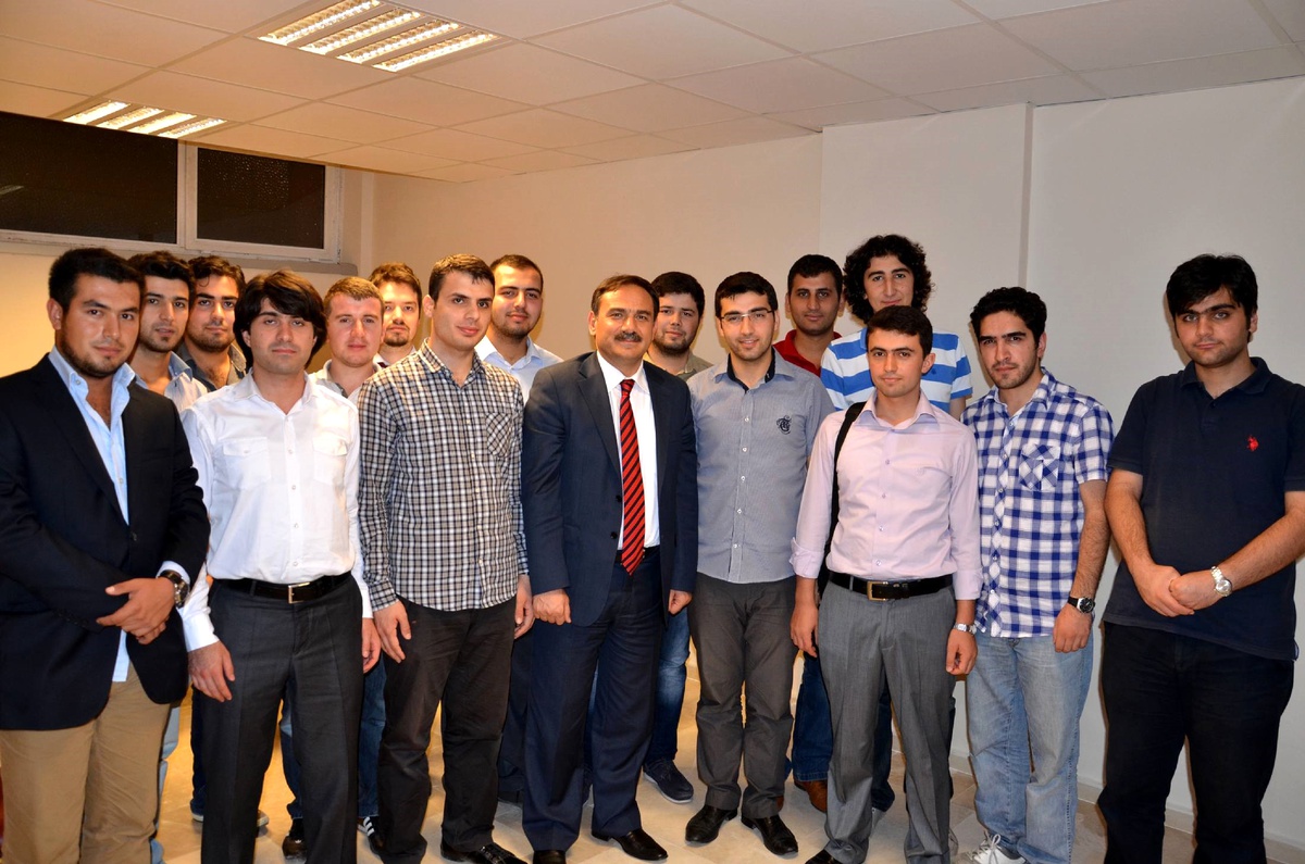 Aibü Rektörü Hayri Coşkun Öğrencilerle Oruç Açtı