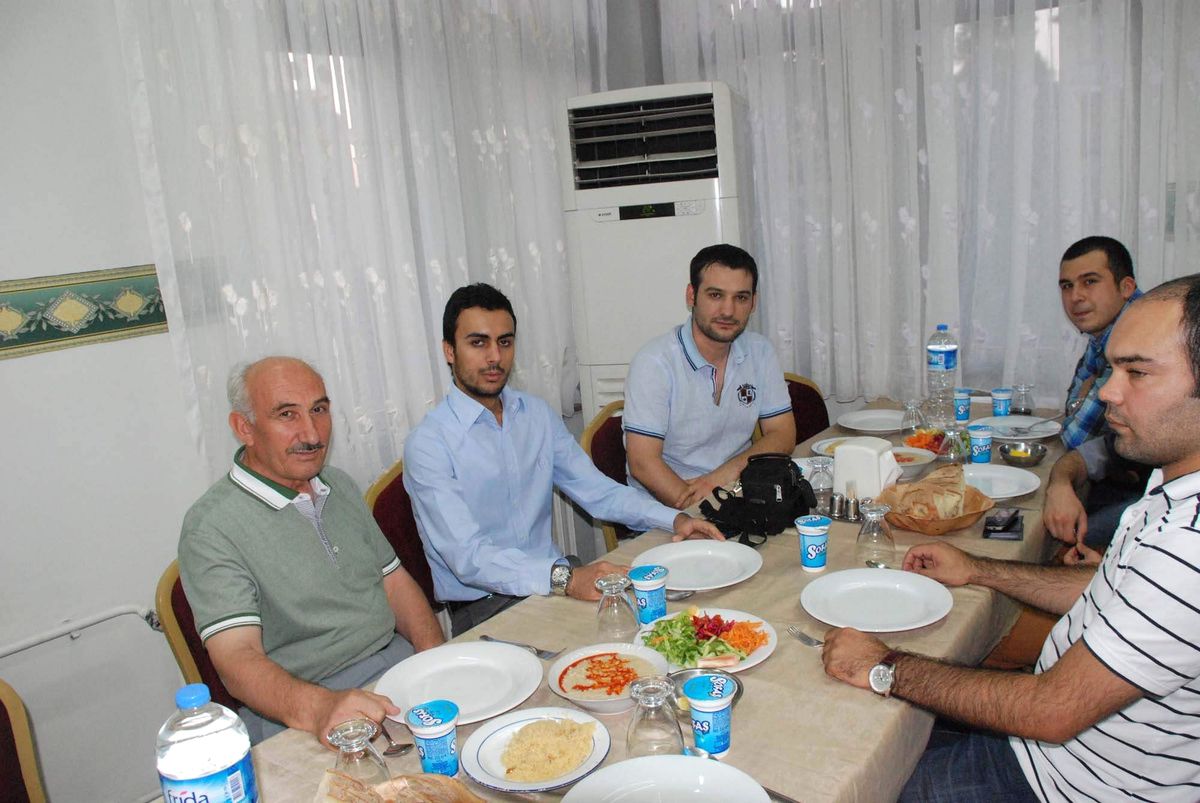 AK Parti Kadın Kolları Teşkilatından İhtiyaç Sahibi Ailelere İftar