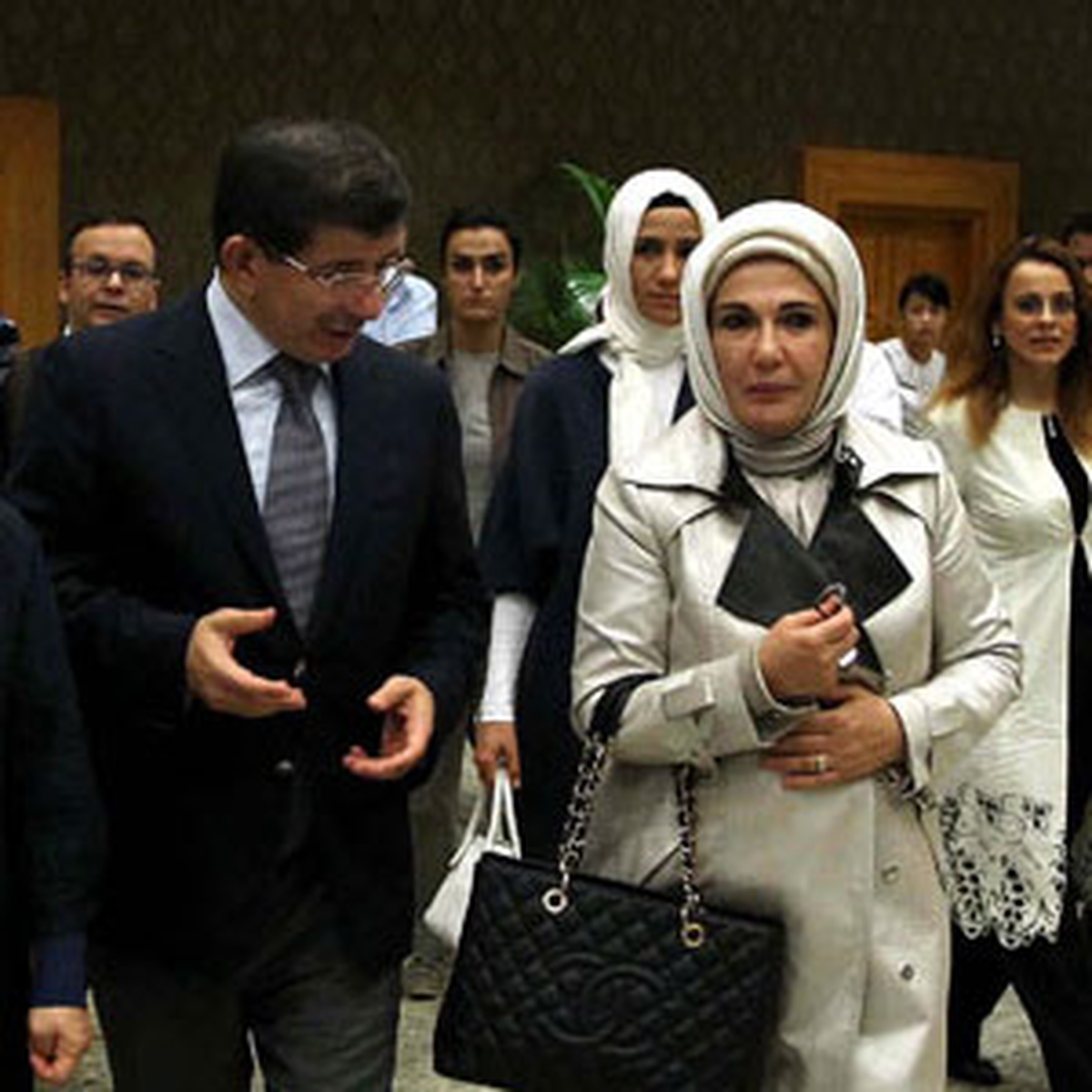 Bakan Davutoğlu ve Emine Erdoğan Myanmar\'a Gitti