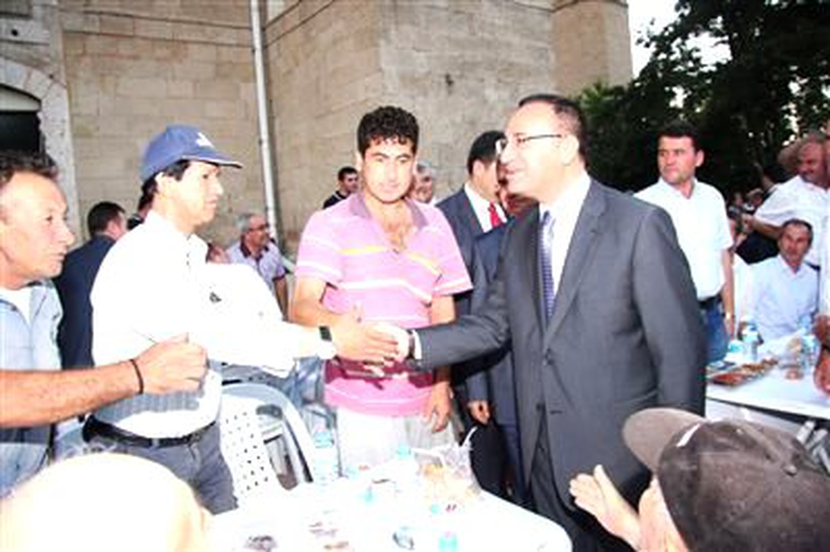 Başbakan Yardımcısı Bekir Bozdağ Vatandaşlarla Görüştü