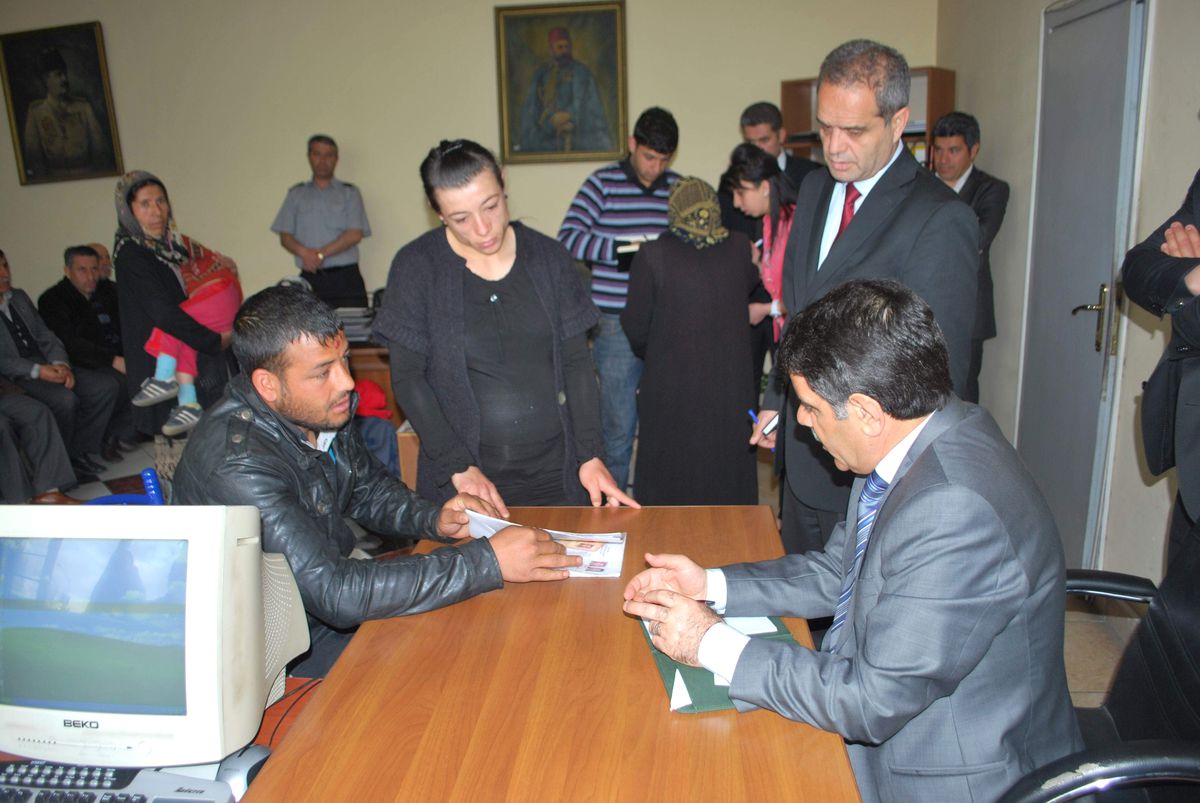 Başkan Nevzat Bozkuş, Halkın Sorunlarını Dinliyor