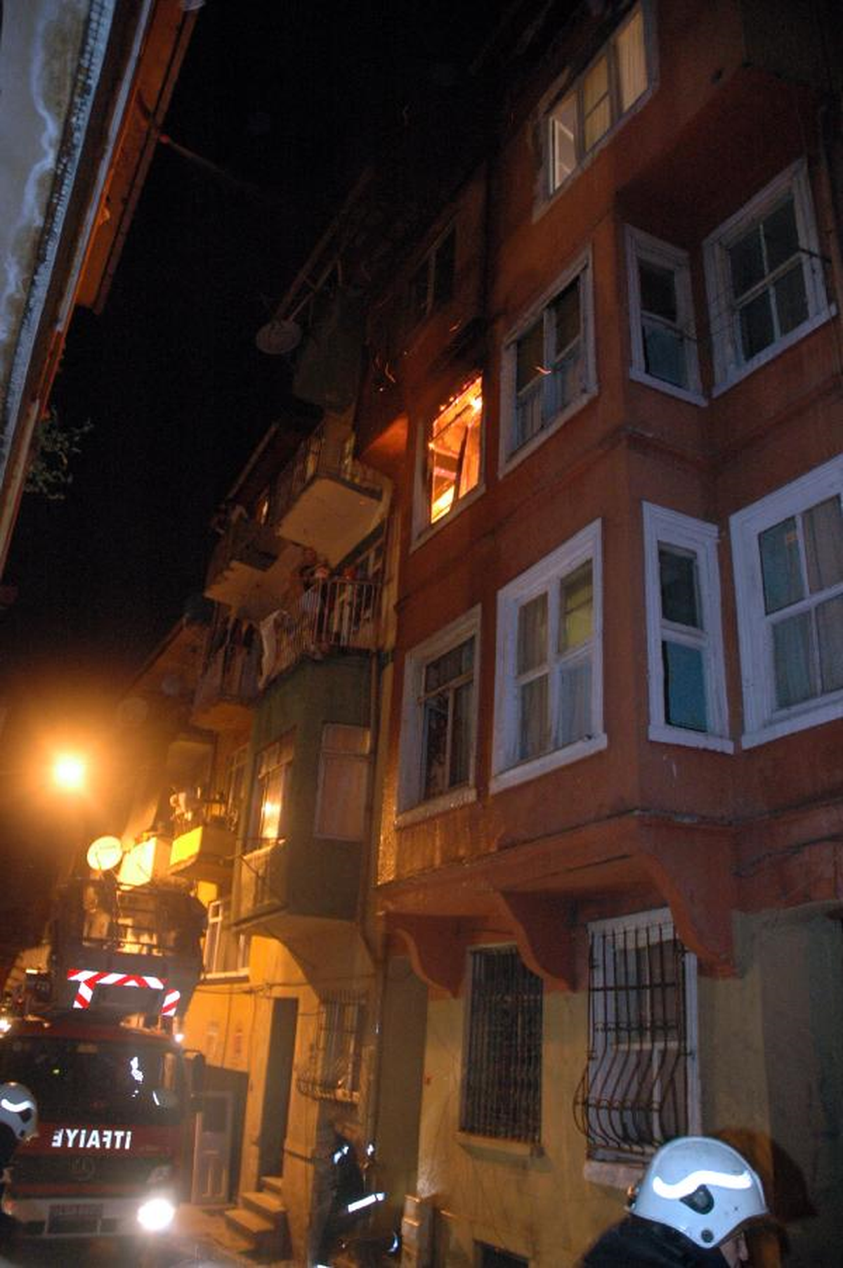 Beyoğlu\'nda Korkutan Yangın