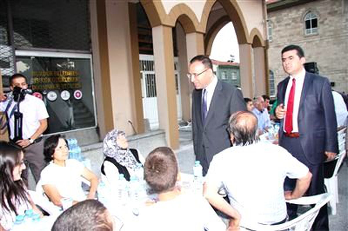 Bozdağ, Orucunu Vatandaşlarla Açtı