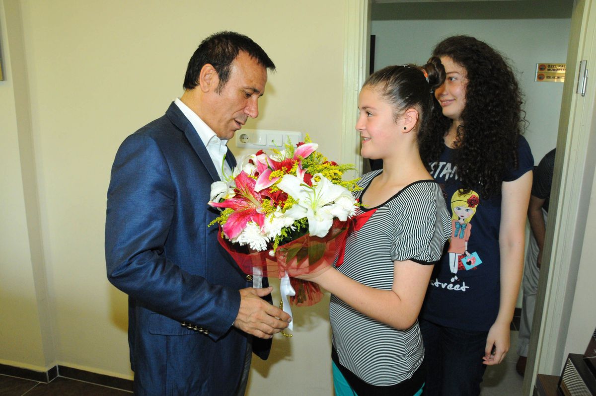 Cakem Öğrencileri, Genç\'i Ziyaret Etti