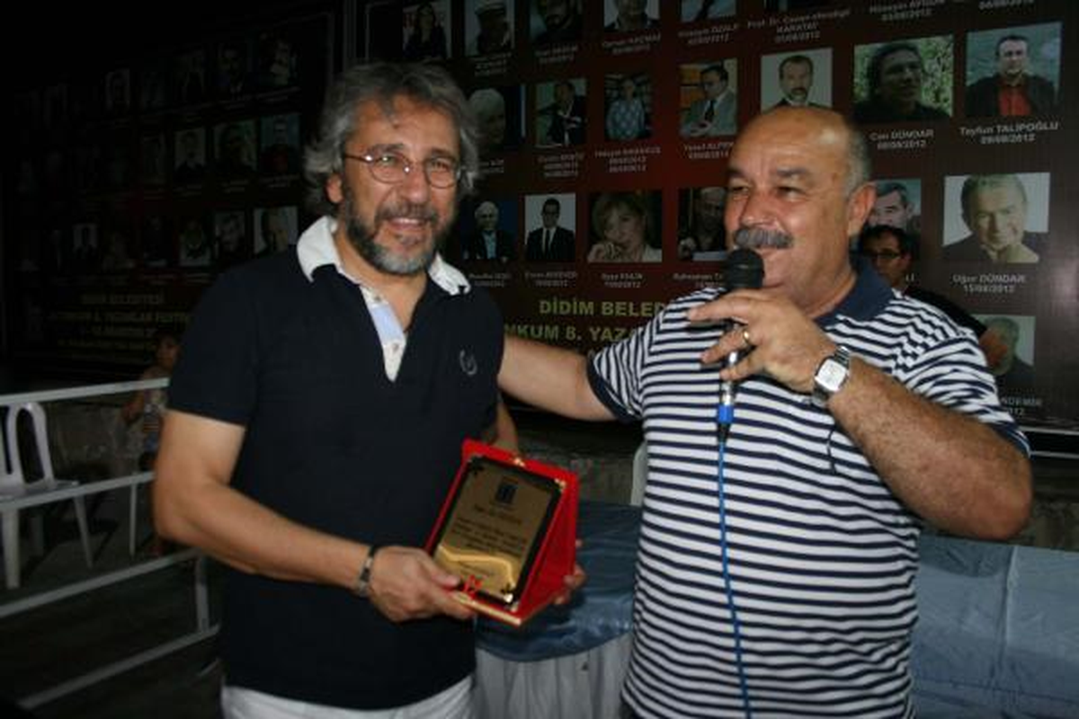 Can Dündar Didim\'de Okurlarıyla Buluştu