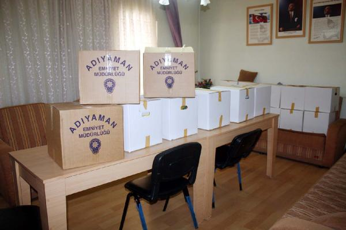 Çelikhan\'da Polislerden 22 Aileye Gıda Yardımı